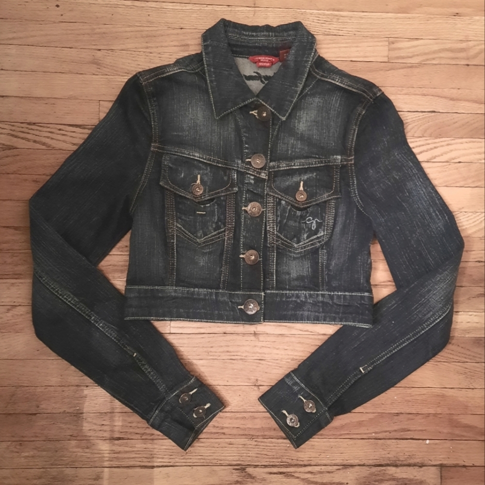 NWOT-GUESS JEANS Women's Cropped Denim Jacket. Stretch Fabric. Medium Wash